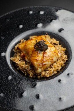 Кальмар, фаршированный креветкой с манго