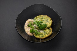 Зеленые драники из кабачка и брокколи