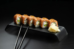 Ролл Опаленный лосось, сливочный сыр