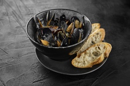 Мидии в сливочно-кокосовом соусе